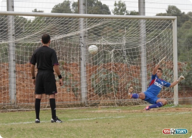 ילון נכנע (צילום: קובי רוזן)