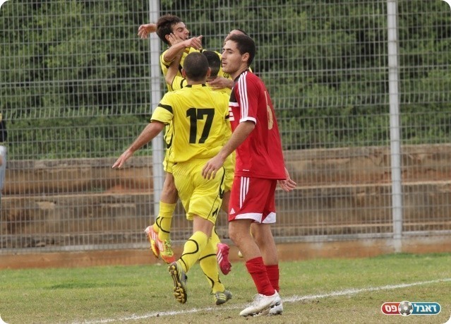 ושחקני הוד השרון חוגגים (צילום: קובי רוזן)