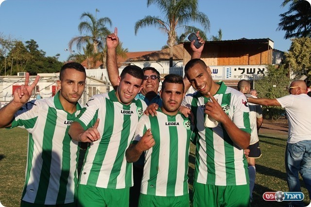 שחקני עמישב חוגגים נצחון(צילום:חאדר אניס)