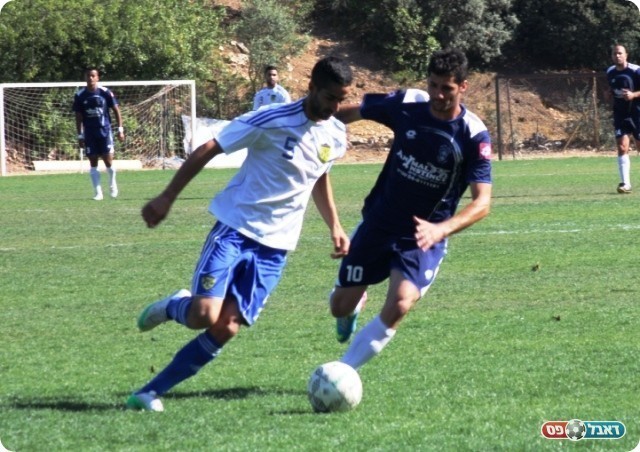 מפגש האחים עקיבא. אלירן (בלבן) ושלום (עודד חסין)