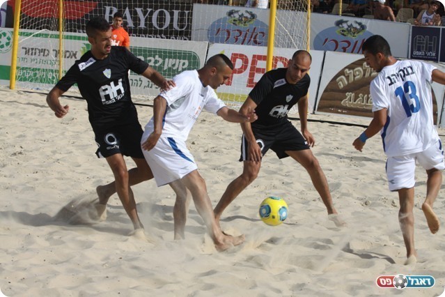 כל שחקן יצטרך להוכיח את עצמו. שחקני ת"א, בלבן (צילום: שלומי גבאי)