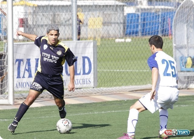 ובסוף כבש. כוכבי מול אדיר סויקה (צילום: קובי רוזן)