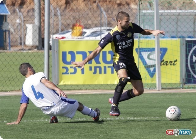 בישול במבצע אישי. בורוכוב ואיציק סאידוב (צילום: קובי רוזן)