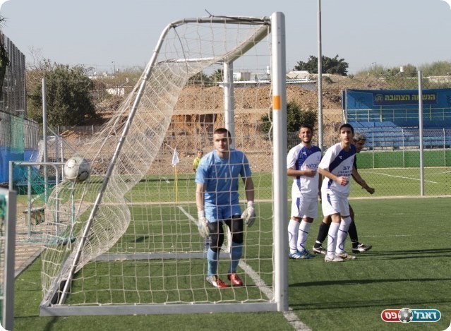 השער המיוחל. הכדור של גולוזר ברשת (צילום: קובי רוזן)