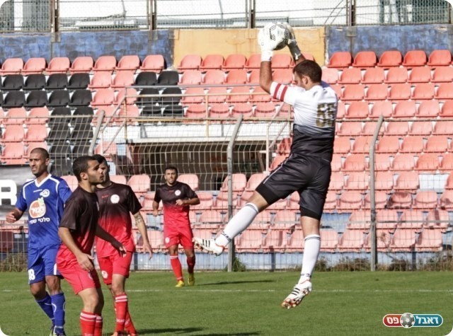 734 דקות ללא ספיגה. גלברט (צילום: קובי רוזן)