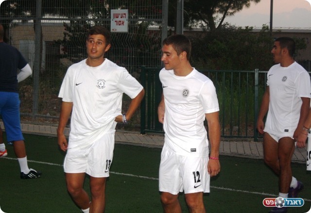 הצעירים והמקומיים (צילום: פזי שינדלר)