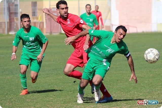 משחק אגרסיבי. זובידאת (באדום) ומרדאת (חאדר אניס)
