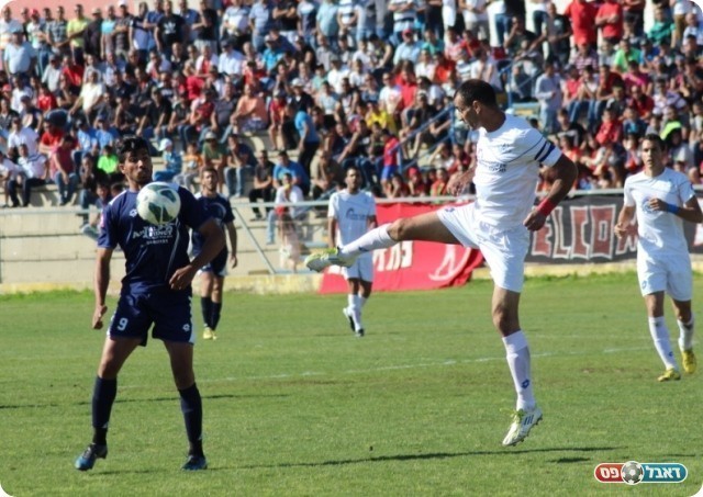 יש על מי לסמוך. לזמי (משמאל) מול שאדי חסון (עודד חסין)