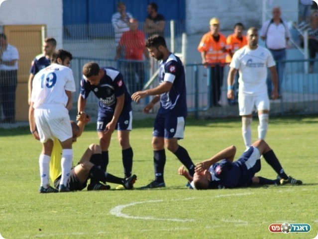 אירוע משעשע משהו. אזורלאי ועודה על הדשא (עודד חסין)