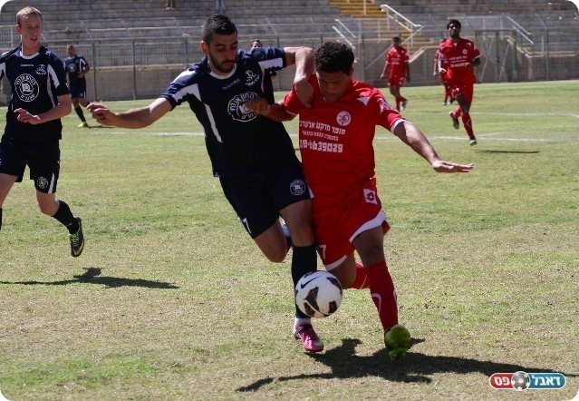 רהט נגררה למשחק של ערד. חדד ואלעתאיקה (צילום: עבדאללה אזברגה)