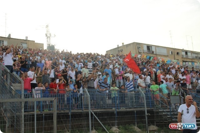 להגיע בזמן. אוהדי טבריה (עודד חסין)