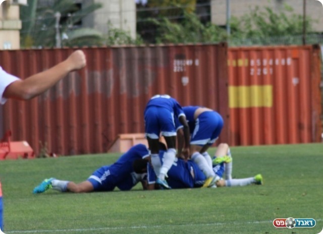 "לא נורא, ננצח". שחקני מגדל חוגגים (עודד חסין)