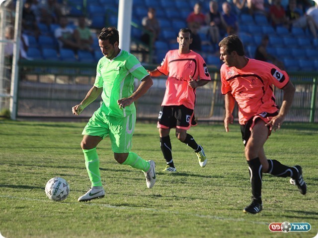 קובי דנינו אחרי רפי סגל (צילום: שלומי גבאי)