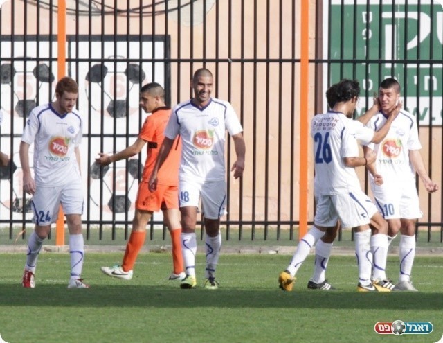 נכנסו חזרה לעניינים. חוגגים את השלישי של לוי  (צילום: קובי רוזן)