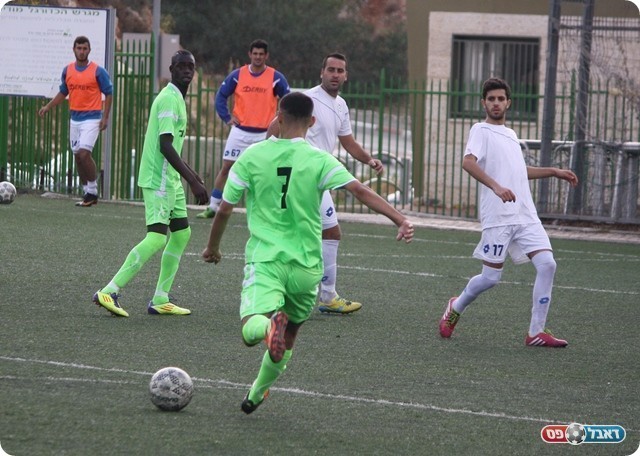 כבשו למרות הנחיתות. אלקרינאוי בועט (צילום: פזי שינדלר)