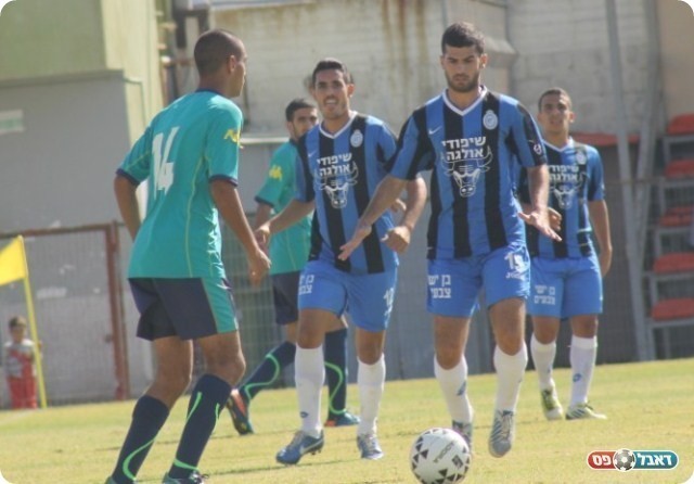 אולגה צוברת נקודות. דקל כהן וישראל אביטן מול אבוליל (צילום: אחמד עזאיזה)