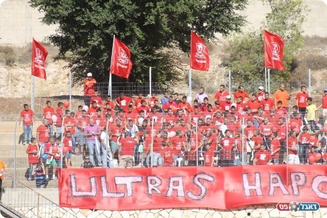 אווירה שהזכירה את הימים בליגה ג'. אוהדי דבוריה (צילום: אחמד עזאיזה)