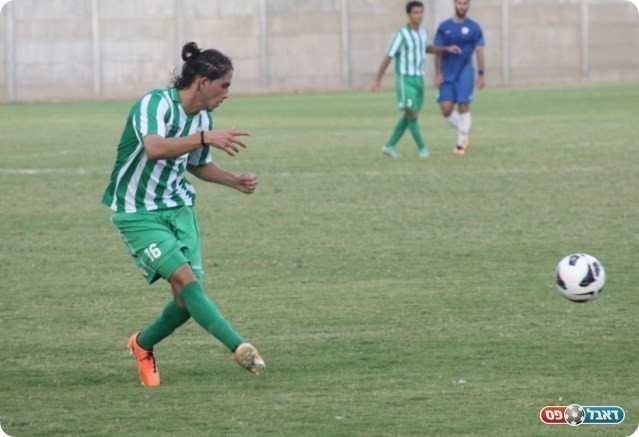 צהוב שיתברר כקריטי. בניש (צילום: אחמד עזאיזה)