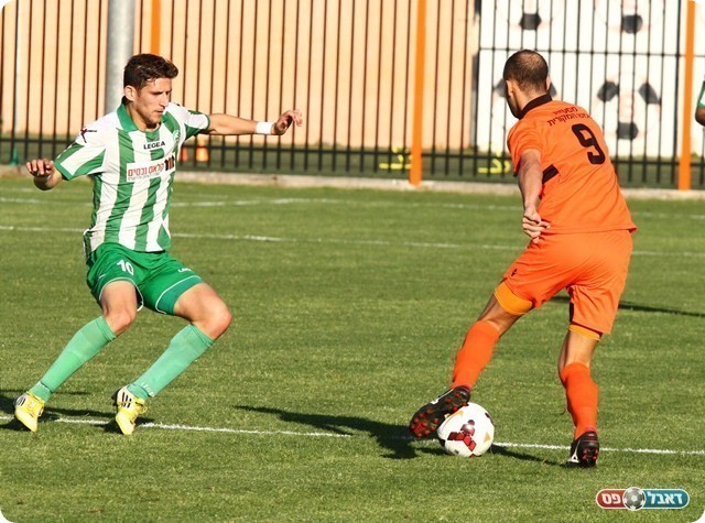 חילוף התקפי של כפר שלם. דננבאום מול צרויה (צילום: קובי רוזן)