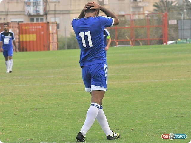 ג'נח תופס את הראש (צילום: קובי פורטל)