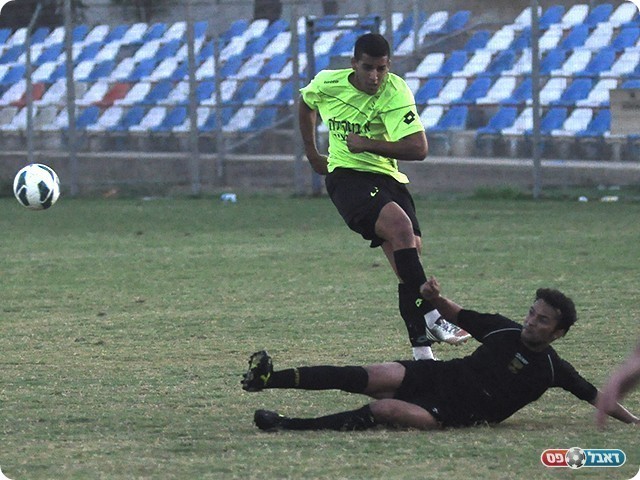 נידאל חודג'יראת במדי נהריה (צילום: קובי פורטל)