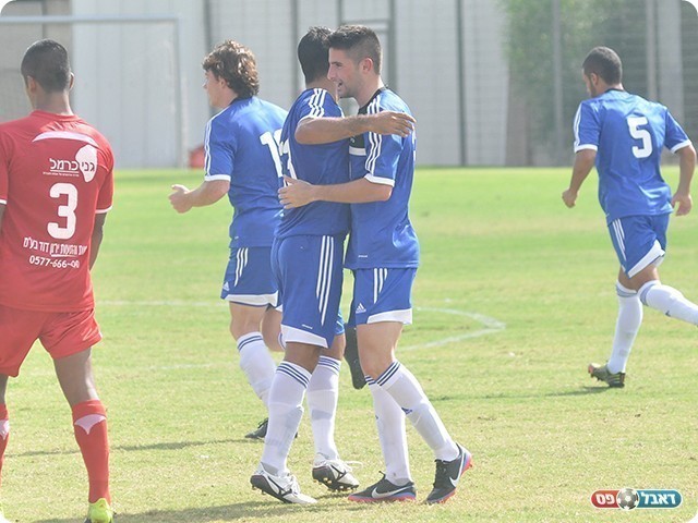 רוטשטיין חוגג יחד עם סימנטוב (צילום: קובי פורטל)