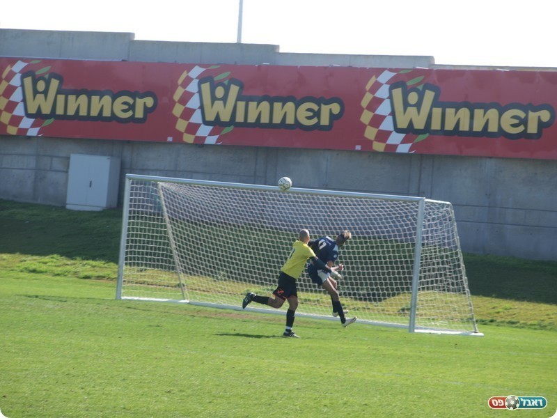 כהן-סמט מקפיץ מעל קדוש את הראשון (אלון יהודיוף)