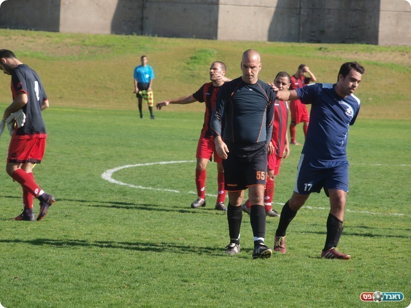 קדוש המאוכזב יורד מן המגרש (אלון יהודיוף)
