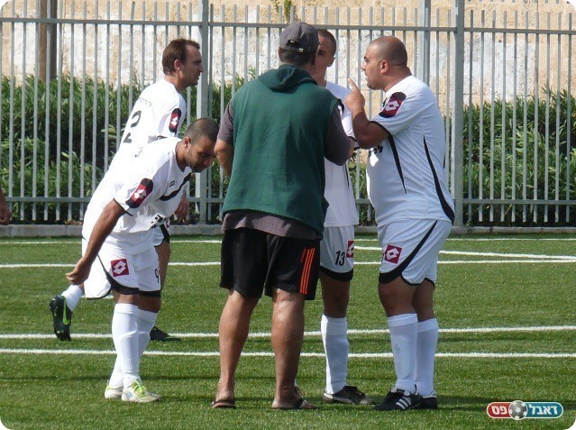 לדרבי חוקים משלו. דמו ומכלוף (צילום: גיא גולדפרב)