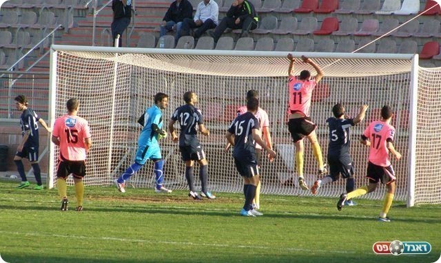 מחצית ראשונה שקולה. סכנין מנסה (צילום: אמיר שיבי)