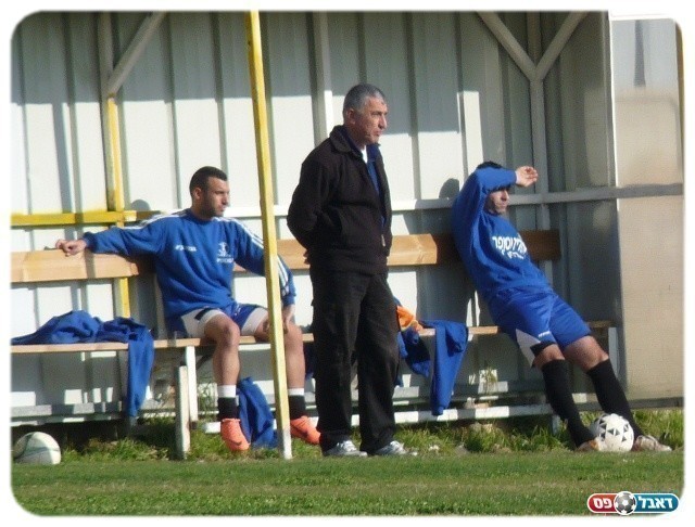 לשחק כדורגל חיובי. אבו רוקון (צילום: גיא גולדפרב)