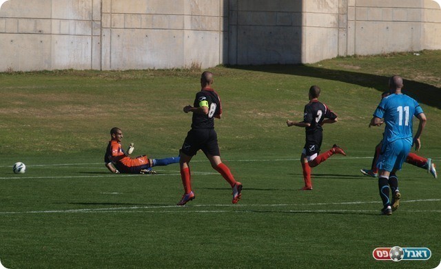 דה ז'ה וו. סעדו (מוסתר) שוב מכניע את מועשר. (601)