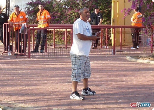 חילק הזמנות. כהן