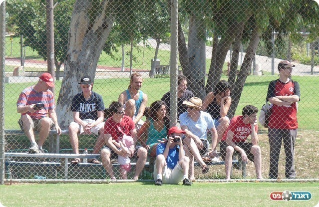 משחק עם בילוי בקניון. אוהדי קטמון