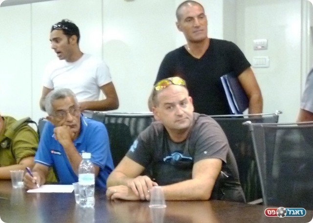 האם הרכש של כפ"ס יתאים ללאומית. שחם (יושב מימין)