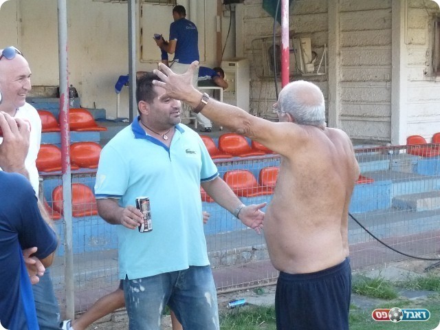 מדברים על חוזים ופרמיות. עדני ואלפסי