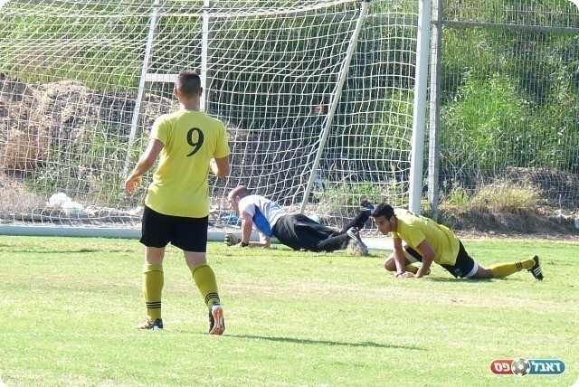 פחות מדקה מהשער המצמק. רייס כובש