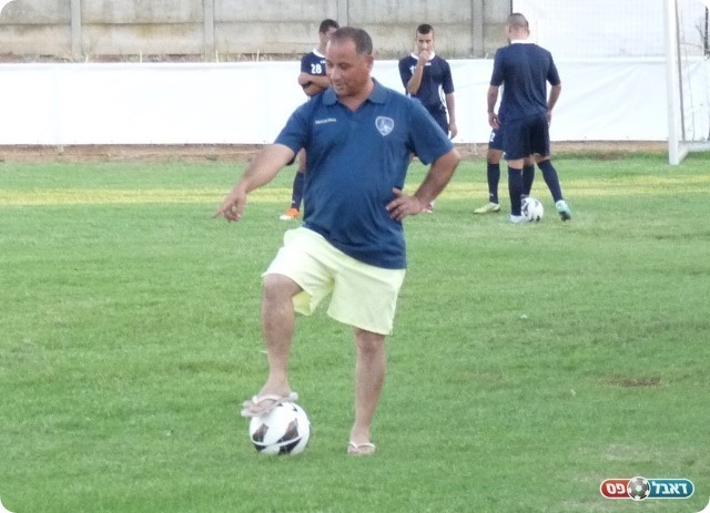 ממשיך להתרוצץ במגרש. ברכה