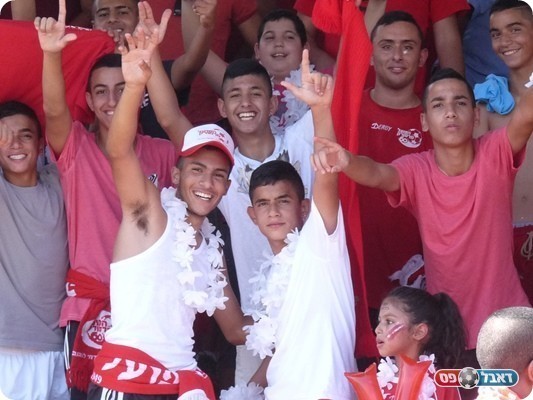 מפקד המרחב התפעל. אוהדי מרמורק (צילום: אלירן ברנשטיין)