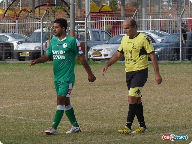 חייבים ניצחון. אייל זדה (משמאל. צילום: אלי שמואלי)