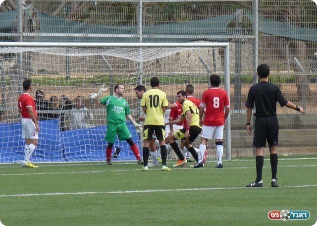 עצר את חולון. קנפו (צילום: אלי שמואלי)