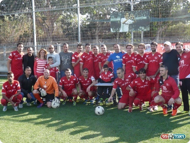 באופן טבעי נוצר קשר. רמת ישראל ומשפ' לוי (צילום: אלי שמואלי)