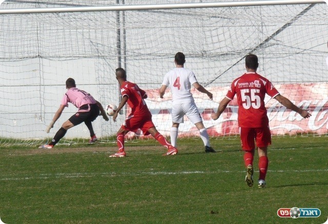 לחץ מול רוגע. ועקנין כובש (צילום: אלי שמואלי)