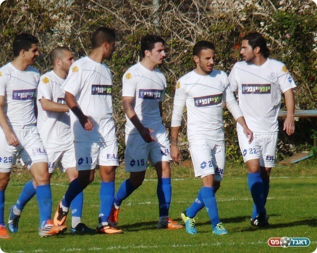 ישחק או לא ישחק? אסולין (מימין. צילום: אלי שמואלי)