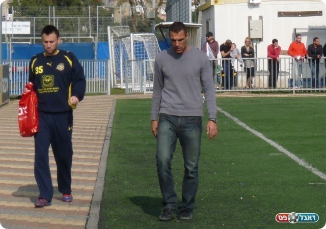 מאמן צנוע. יעיש (צילום: אלי שמואלי)