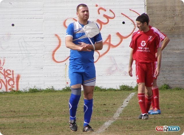 שני שערים מכריעים. דה כלבו (אמיר שיבי)