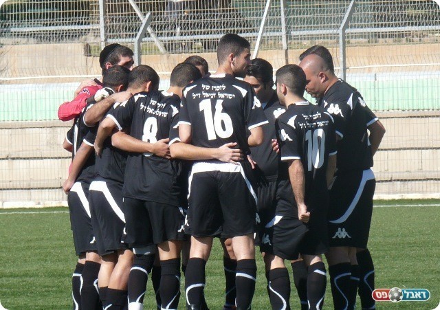 הפתעת הסיבוב. שחקני אליצור יפו (צילום: אלי שמואלי)