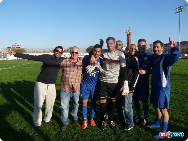 ניצחון גדול. שחקני בית דגן חוגגים (צילום: אלי שמואלי)