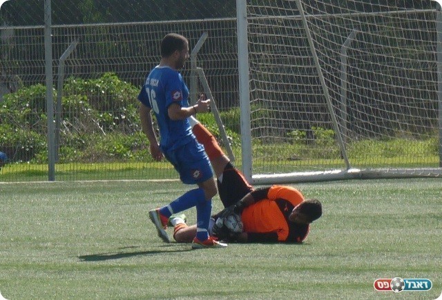 יתרון לאורחים מר"ג. דלל עוצר את מלכה (צילום: אלי שמואלי)