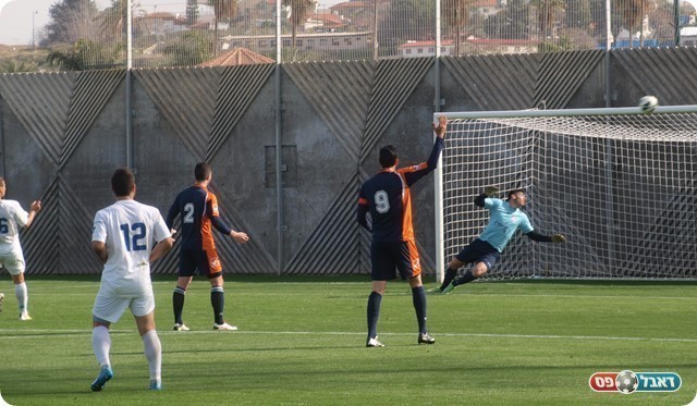 אך אסולין הצליח להחמיץ. 